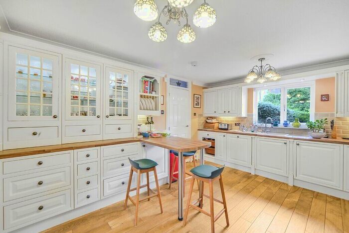 3 Bedroom Detached House To Rent In Caledonian Wharf London, E14