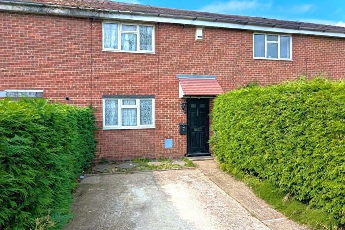2 Bedroom Terraced House To Rent In Woking, GU21