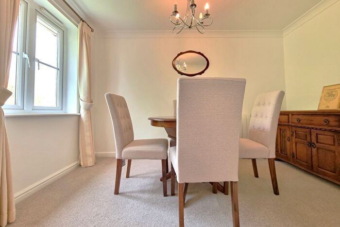 1 Bedroom Flat For Sale In Havant Road, Cosham, Portsmouth, PO6