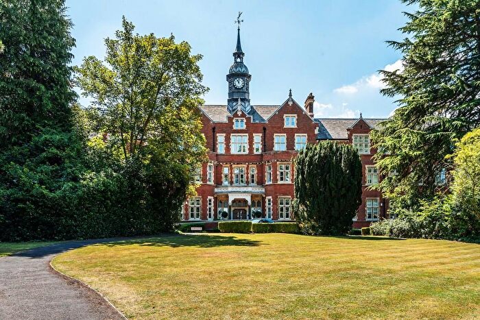 2 Bedroom Apartment To Rent In Lavender Close, Leatherhead, KT22