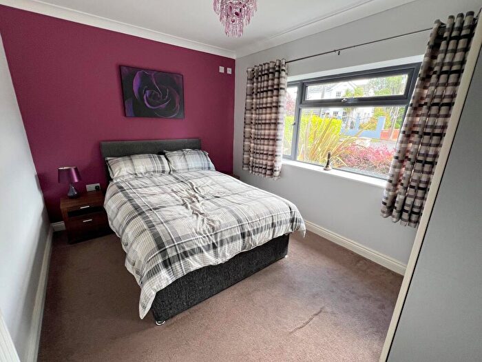 4 Bedroom Chalet For Sale In York Avenue, New Milton, Hampshire., BH25