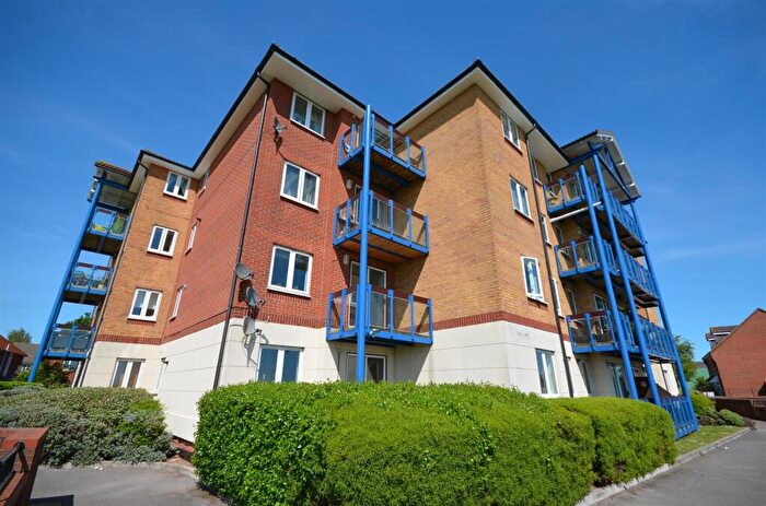 2 Bedroom Flat To Rent In Quayside Road, Bitterne Manor, Southampton, SO18