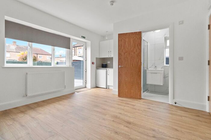 Studio To Rent In Dover Road, London, N9