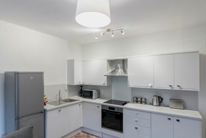 3 Bedroom Flat To Rent In Polepark Road, West End, Dundee, DD1