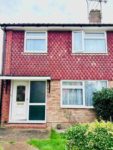 3 Bedroom Semi-Detached House To Rent In Rogate Close, Lancing, BN15