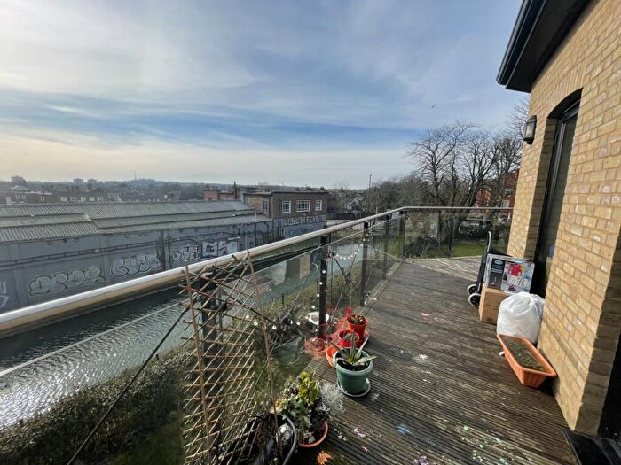 3 Bedroom Flat To Rent In Davis House, Palmers Green, N13