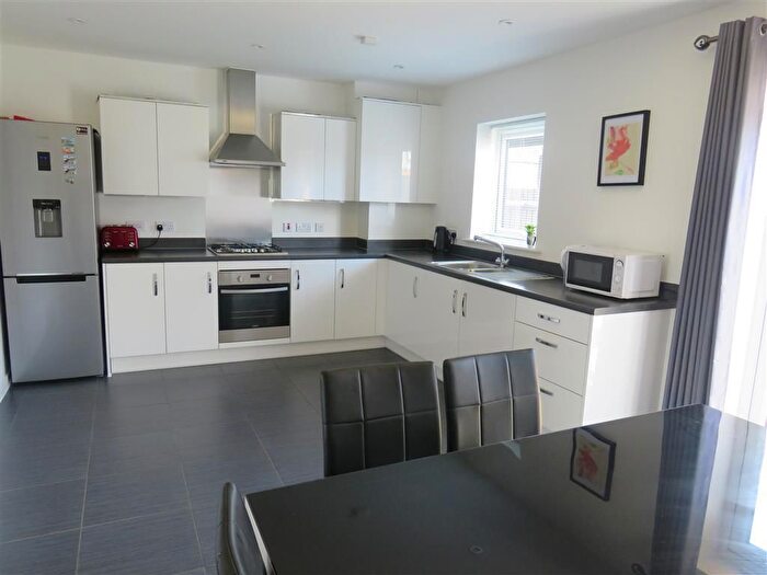 2 Bedroom Property To Rent In St Stephens Walk, Ashford, TN23