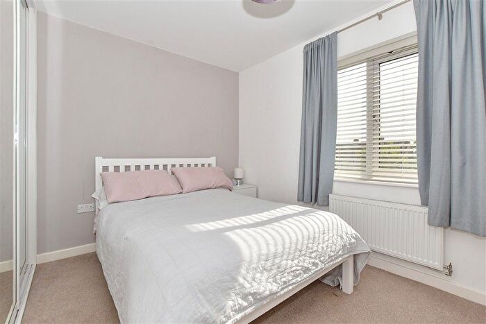2 Bedroom Flat For Sale In Scholars Way, Ashford, Kent, TN23