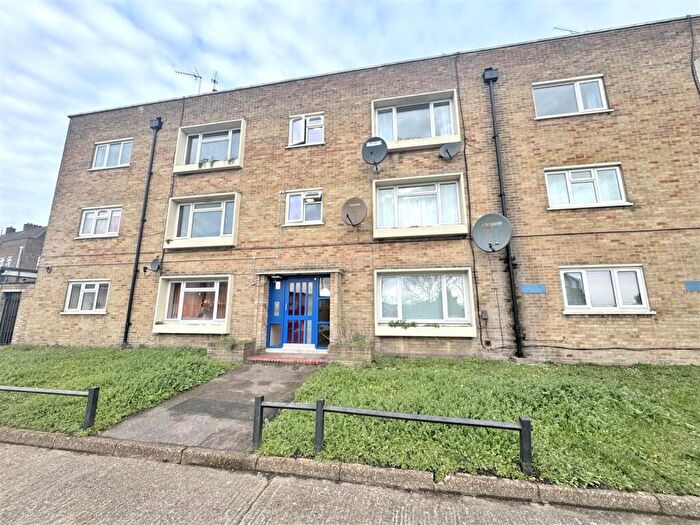 House To Rent In Hertford RoadEnfield, EN3