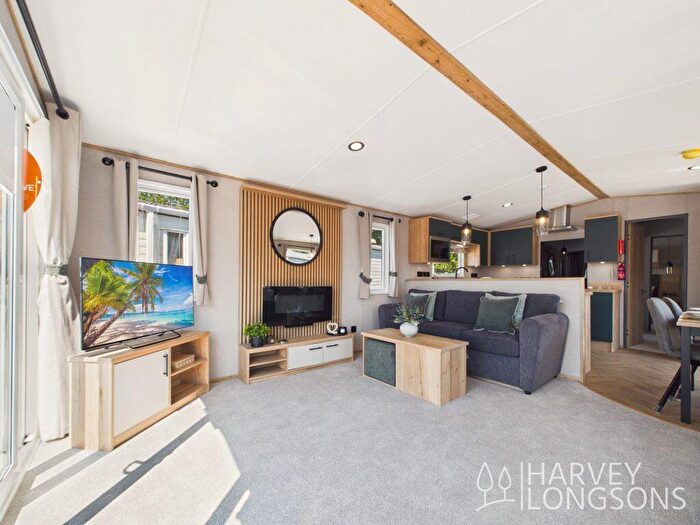 2 Bedroom Park Home For Sale In Birchington Vale Holiday Park, CT7