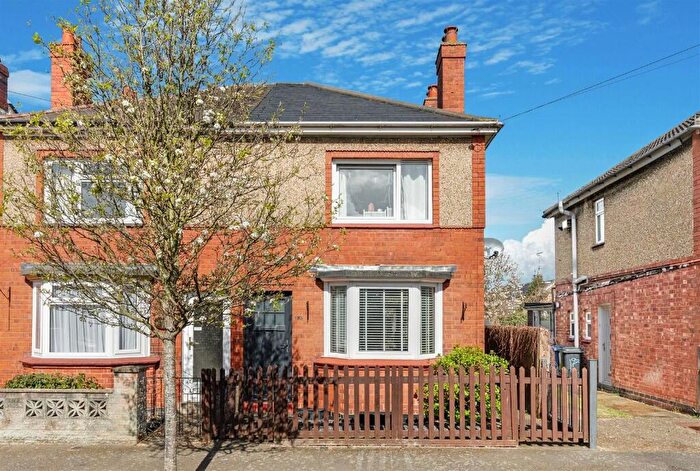 3 Bedroom Semi-Detached House For Sale In Neale Avenue, Kettering, Northamptonshire, NN16