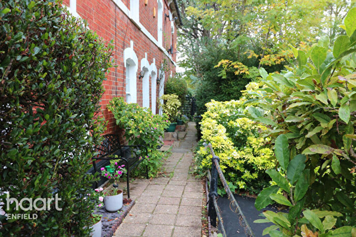2 Bedroom Terraced House To Rent In Horseshoe Lane, Enfield, EN2