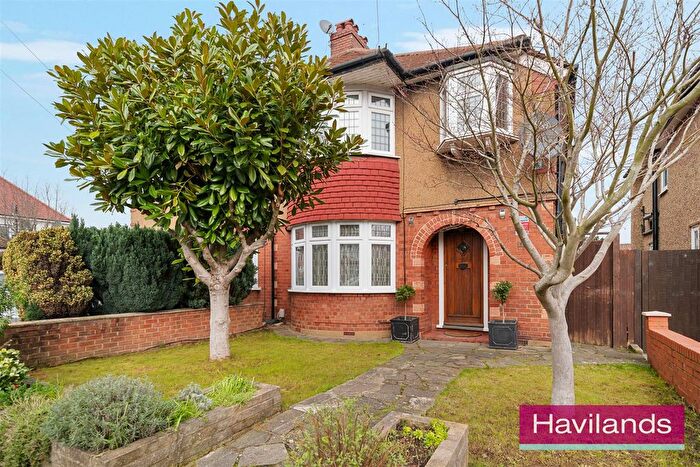 3 Bedroom Semi Detached House For Sale In Ridge Road, London, N21