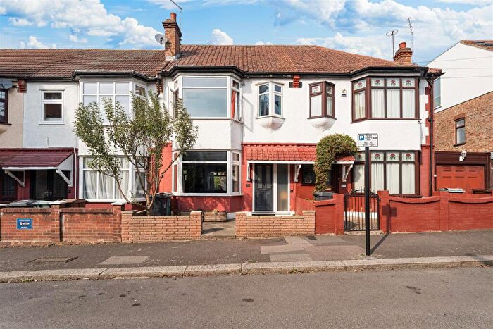 3 Bedroom Terraced House For Sale In Pentire Road, Walthamstow, E17