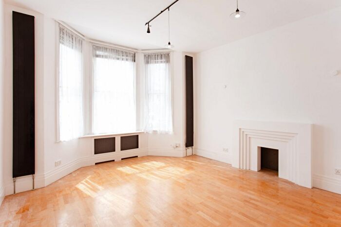 3 Bedroom Flat To Rent In Warwick Road, Ealing, London, W5