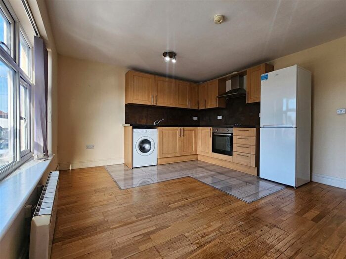 1 Bedroom Flat To Rent In Roding Lane South, Redbridge, IG4