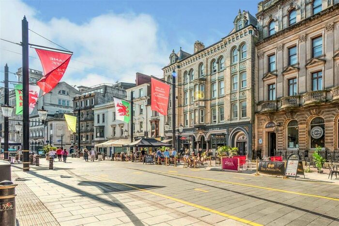 2 Bedroom Apartment To Rent In High Street, Cardiff, CF10