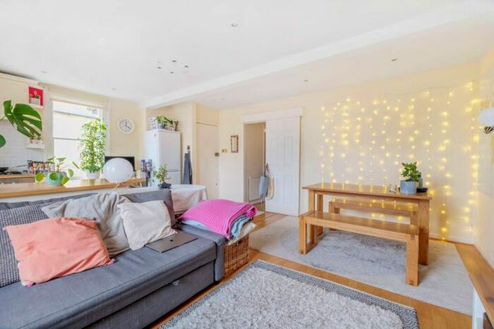 2 Bedroom Flat To Rent In Homefield Road, Wimbledon Village, London, SW19