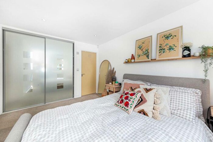 2 Bedroom Apartment To Rent In Silken Mews Peckham, SE15