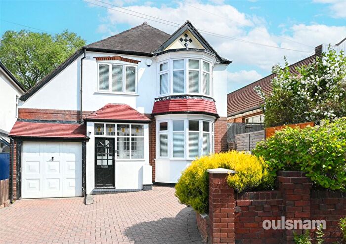 3 Bedroom Detached House For Sale In Castle Road East, Oldbury, West Midlands, B68