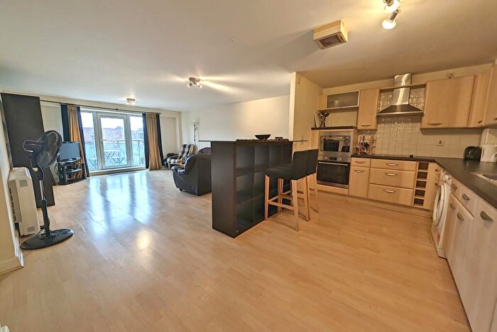 3 Bedroom Apartment For Sale In Royal Plaza, Westfield Terrace, S1