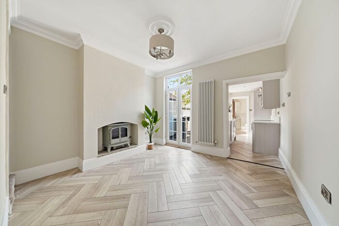 3 Bedroom Terraced House For Sale In Aylestone Road, Leicester, LE2