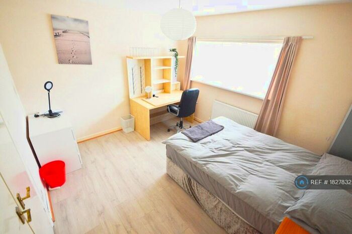 4 Bedroom Semi-Detached House To Rent In Sir Henry Parkes Road, Coventry, CV4