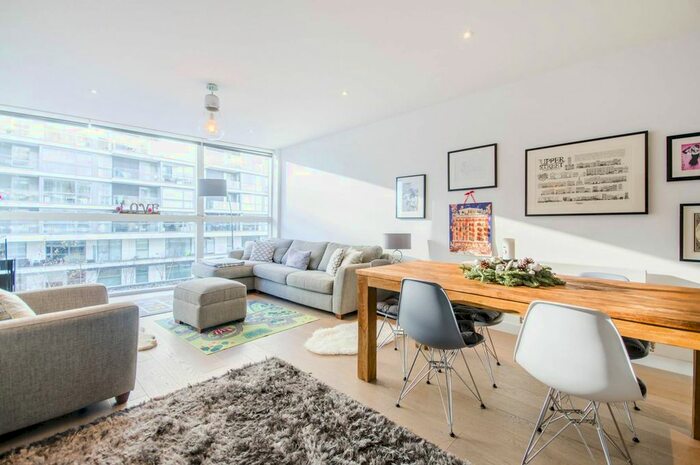 2 Bedroom Flat To Rent In River Gardens Walk, Greenwich, London, SE10