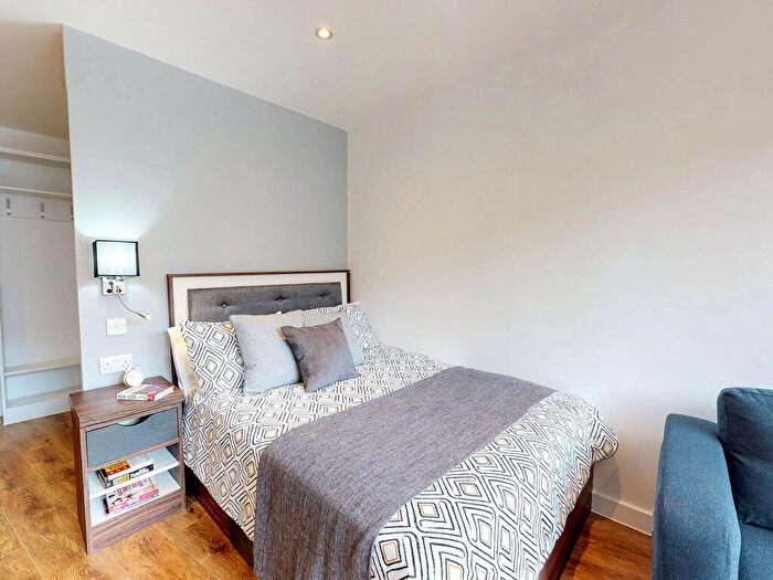 Apartment To Rent In Apt, Ribbon Residence #, LS3