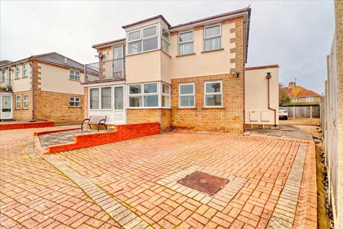 2 Bedroom Apartment For Sale In Seaview Heights, Walton On The Naze, CO14