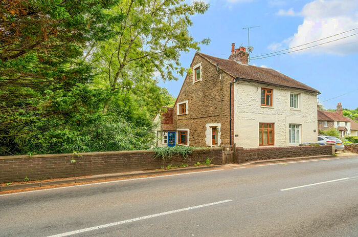 3 Bedroom Semi-Detached House For Sale In Petworth Road, Chiddingfold, Godalming, Surrey, GU8