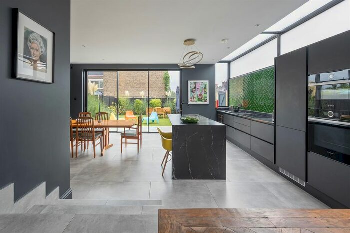 2 Bedroom End Terrace House For Sale In Ashford Road, South Woodford, E18