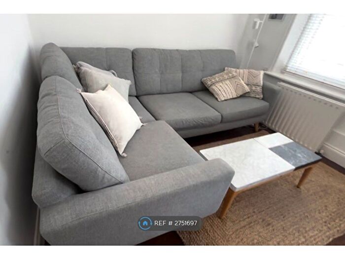 2 Bedroom Flat To Rent In Denmark Road, London, SE5