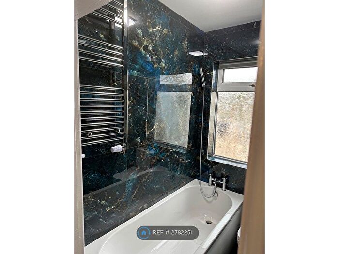 3 Bedroom Bungalow To Rent In Newport Road, Newbury, RG14