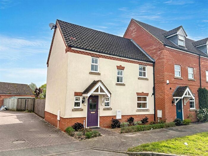 3 Bedroom End Of Terrace House For Sale In Eagle Way, Harrold, Bedford, MK43