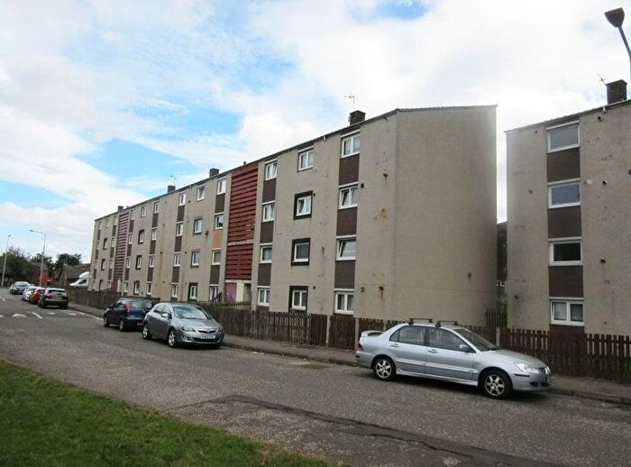 3 Bedroom Flat To Rent In Calder Place, Edinburgh, EH11