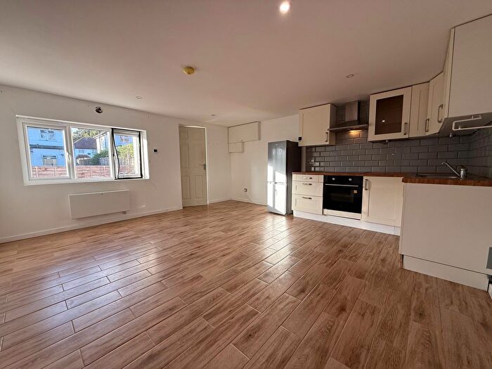 1 Bedroom Flat To Rent In Westminster Avenue, Thornton Heath, CR7