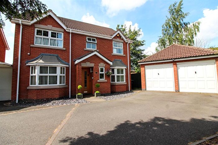 5 Bedroom Detached House For Sale In Lomsey Close, Tile Hill, Coventry, CV4