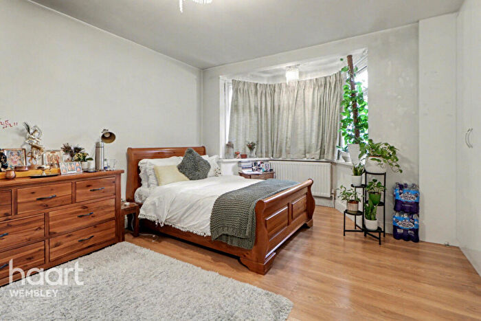 3 Bedroom Maisonette For Sale In Wembley Park, HA9