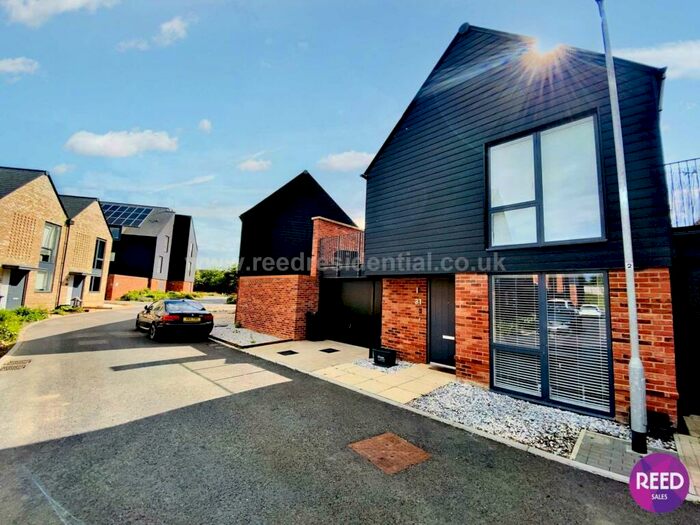 3 Bedroom Detached House To Rent In Moortown Place, Chelmsford, CM3