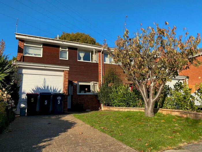4 Bedroom House To Rent In Bicknor Close, Canterbury, CT2