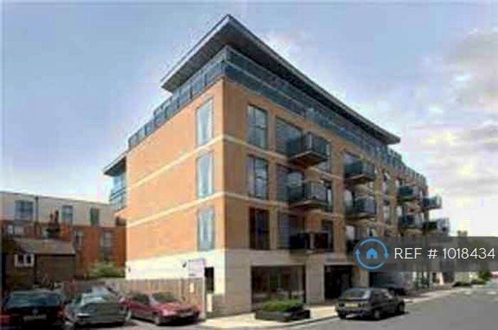 2 Bedroom Flat To Rent In Surbiton Plaza, Surbiton, KT6