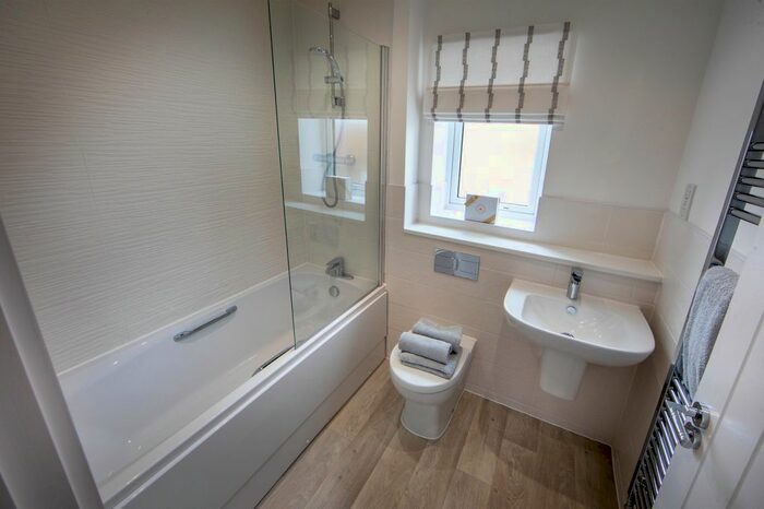 3 Bedroom Semi-detached House For Sale In Saltshouse Road, Hull, HU8