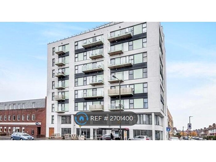 1 Bedroom Flat To Rent In Spur House, London, SW19