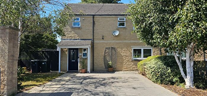 3 Bedroom End Of Terrace House For Sale In The Plantations, Bradford, BD12