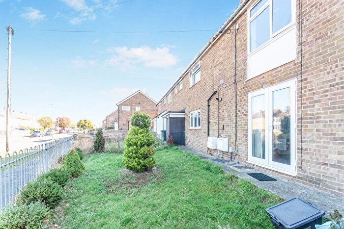 2 Bedroom Flat For Sale In Kingswood Avenue, Swindon, SN3