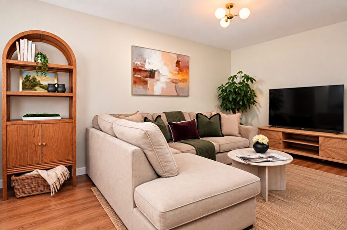 3 Bedroom Terraced House To Rent In Alderdown Close, Bristol, BS11