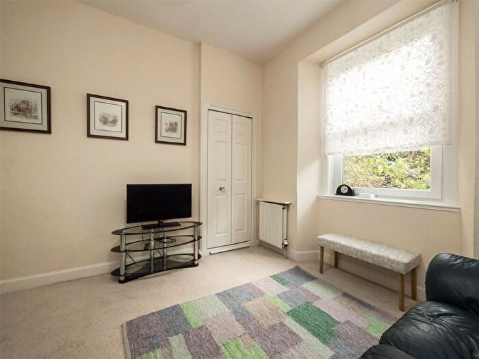 2 Bedroom Flat To Rent In Gardner's Crescent, Edinburgh, EH3