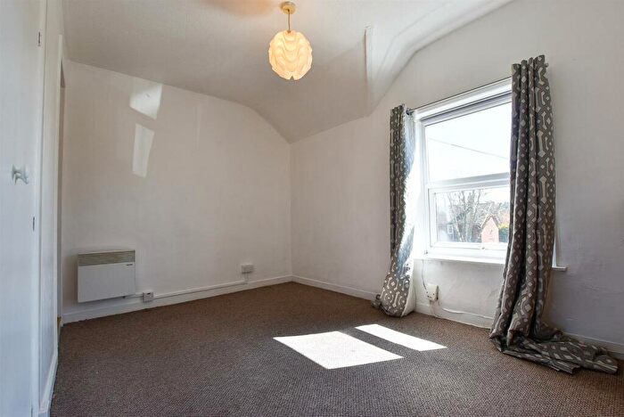 1 Bedroom Flat For Sale In New Road, Ditton, ME20