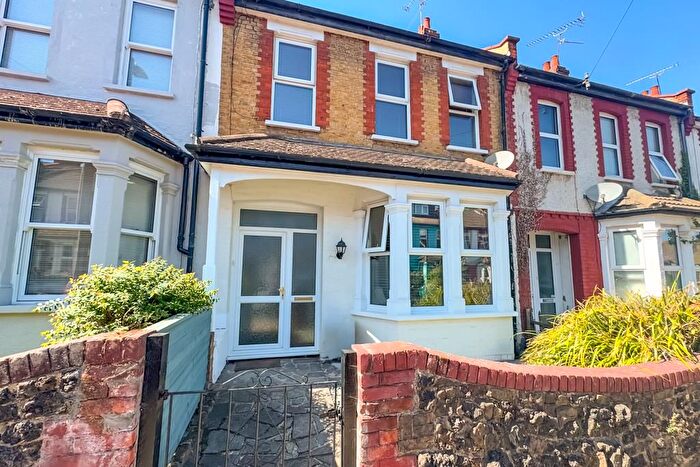 3 Bedroom Terraced House For Sale In Glenwood Avenue, Westcliff-On-Sea, SS0